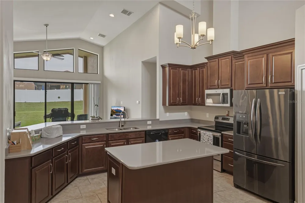 1894 VIA LAGO DRIVE Lakeland, FL 33810