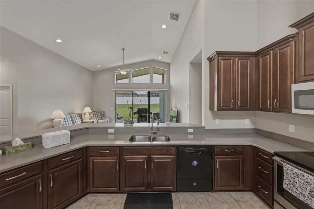 1894 VIA LAGO DRIVE Lakeland, FL 33810