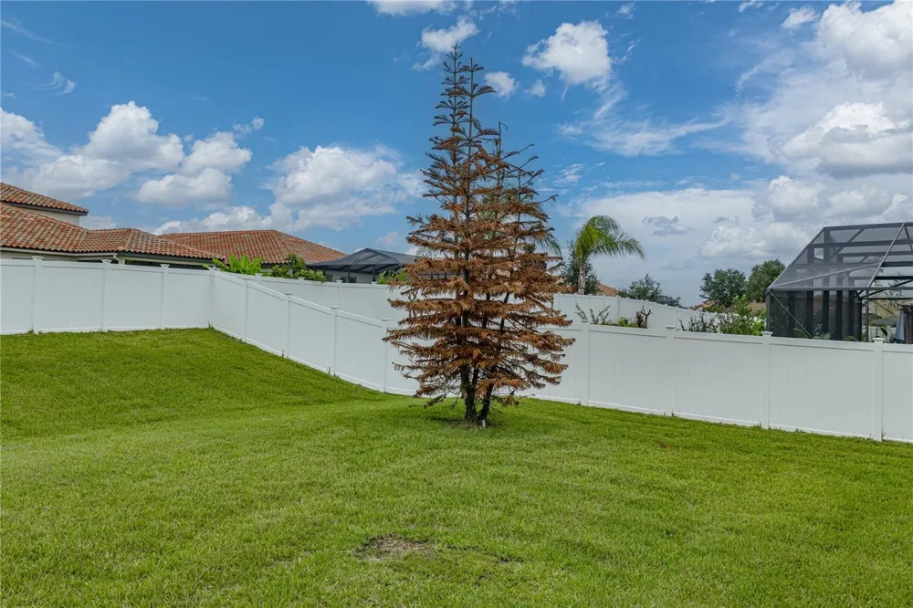 1894 VIA LAGO DRIVE Lakeland, FL 33810