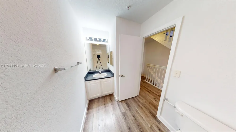 2084 NE 167th St #2-102 North Miami Beach, FL 33162