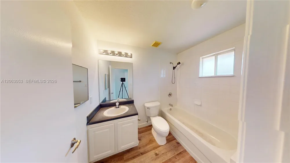 2084 NE 167th St #2-102 North Miami Beach, FL 33162