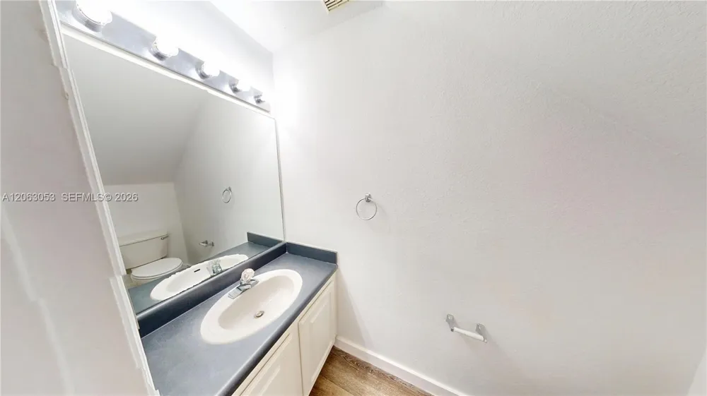 2084 NE 167th St #2-102 North Miami Beach, FL 33162