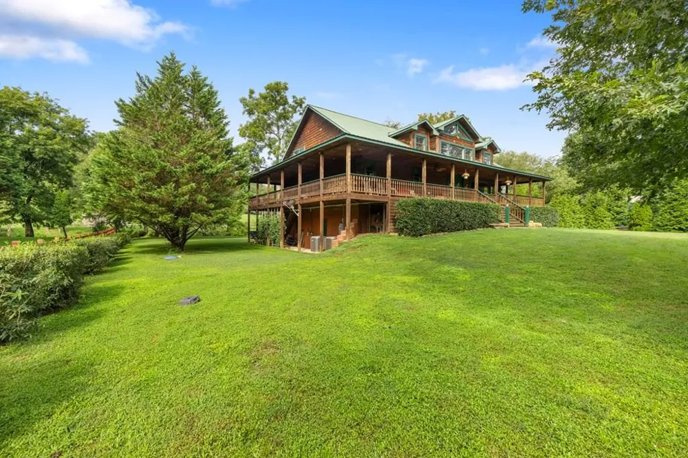 237 Laurel Creek Lane Hayesville, NC 28904