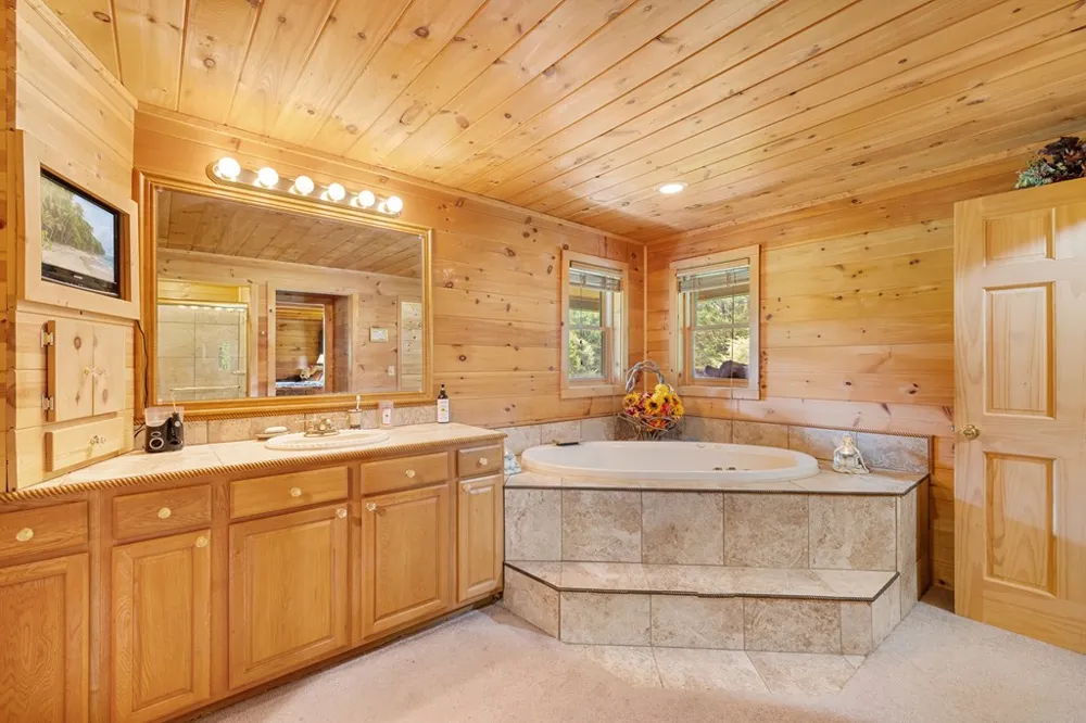 237 Laurel Creek Lane Hayesville, NC 28904