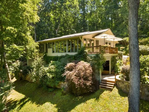 Pinecrest Dr