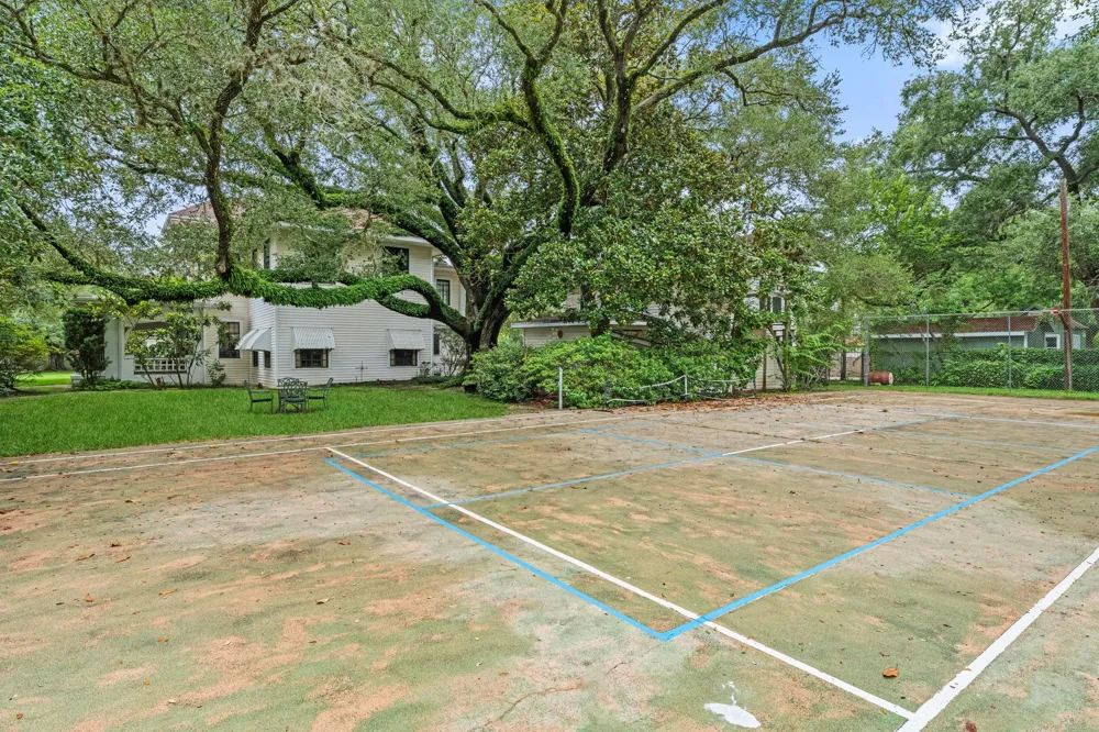 501 Mccarty Avenue Eagle Lake, TX 77434
