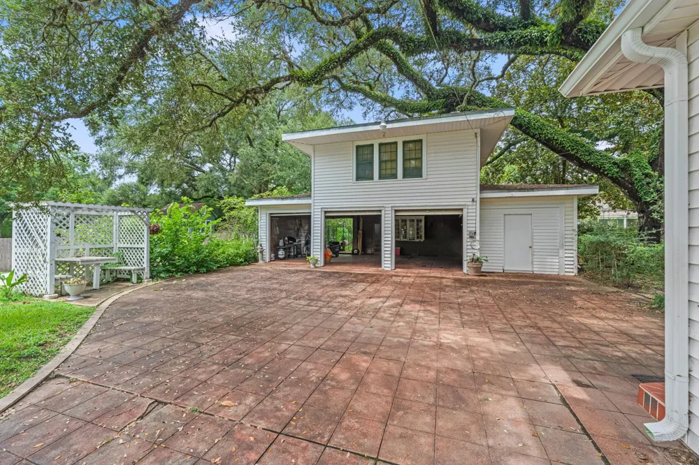 501 Mccarty Avenue Eagle Lake, TX 77434