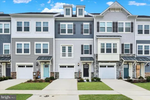 2206 WINTERBERRY LANE