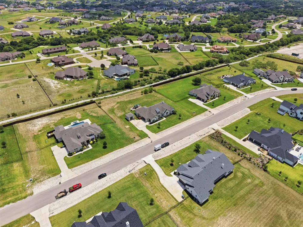 7736 Laura Lake Lane Fort Worth, TX 76126