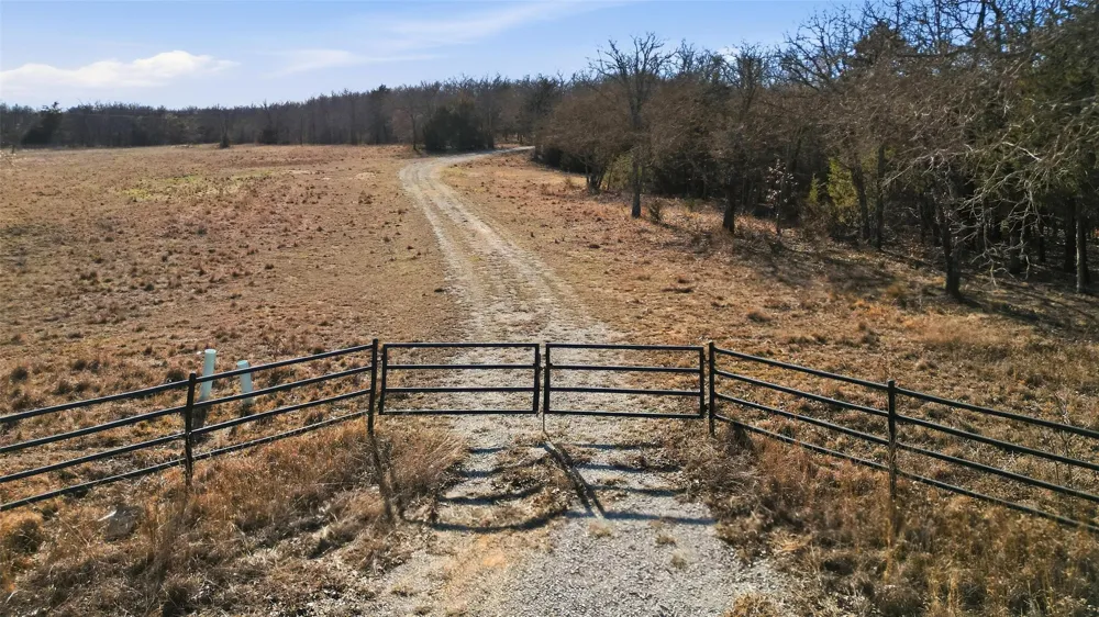 1619 County Road 156 Whitesboro, TX 76273