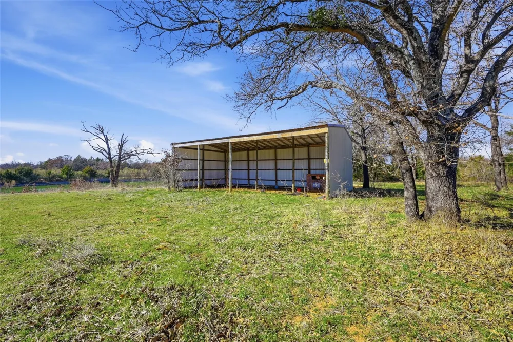 1619 County Road 156 Whitesboro, TX 76273