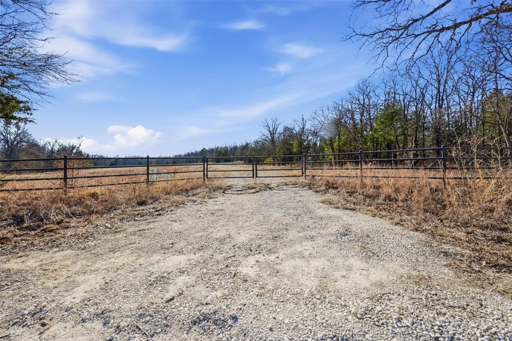 1619 County Road 156 Whitesboro, TX 76273