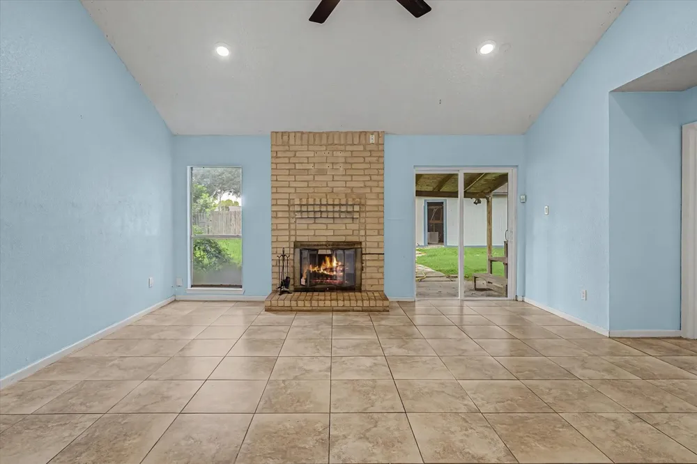 14218 Whitecross Drive Houston, TX 77083