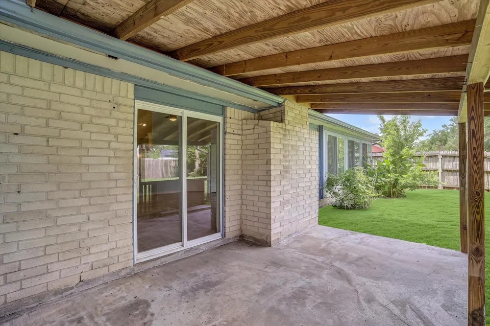 14218 Whitecross Drive Houston, TX 77083