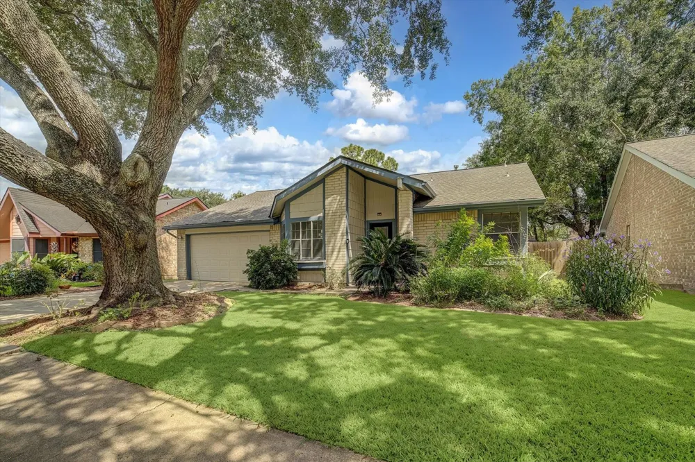 14218 Whitecross Drive Houston, TX 77083