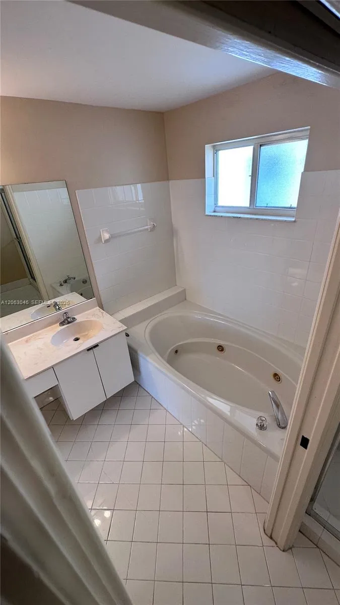 9781 NW 45 Ln Doral, FL 33178