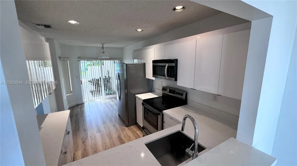 9781 NW 45 Ln Doral, FL 33178