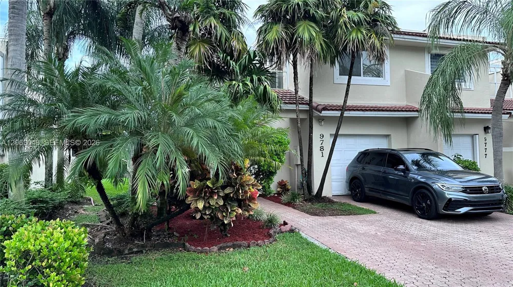 9781 NW 45 Ln Doral, FL 33178
