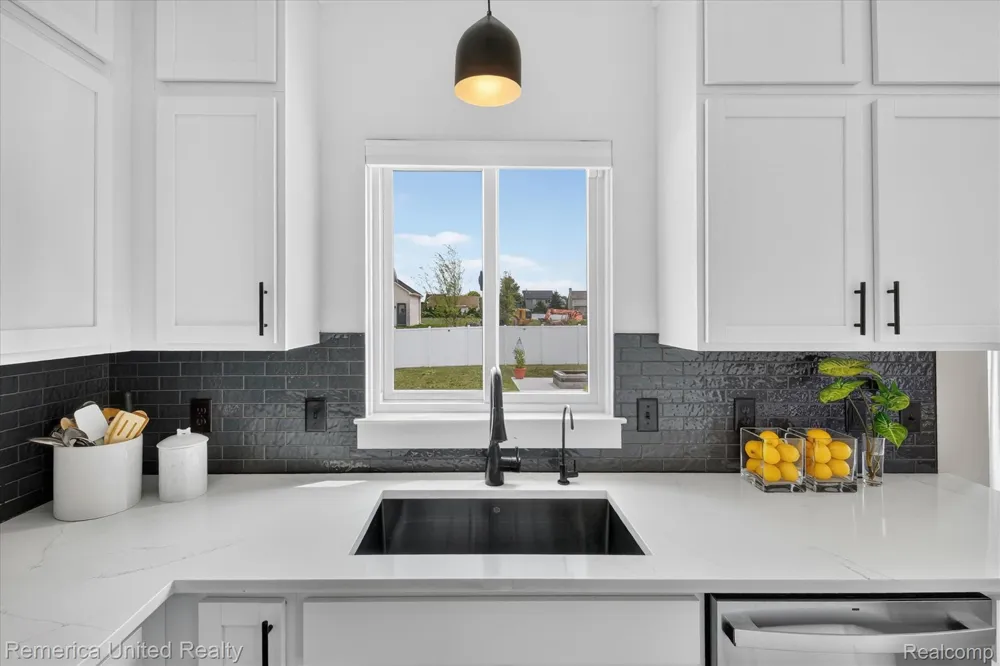 5024 Chatsworth Street Dundee Village, MI 48131