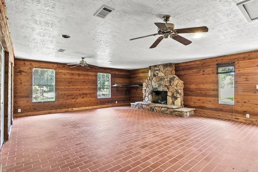 3640 Whippoorwill Street Pinehurst, TX 77630