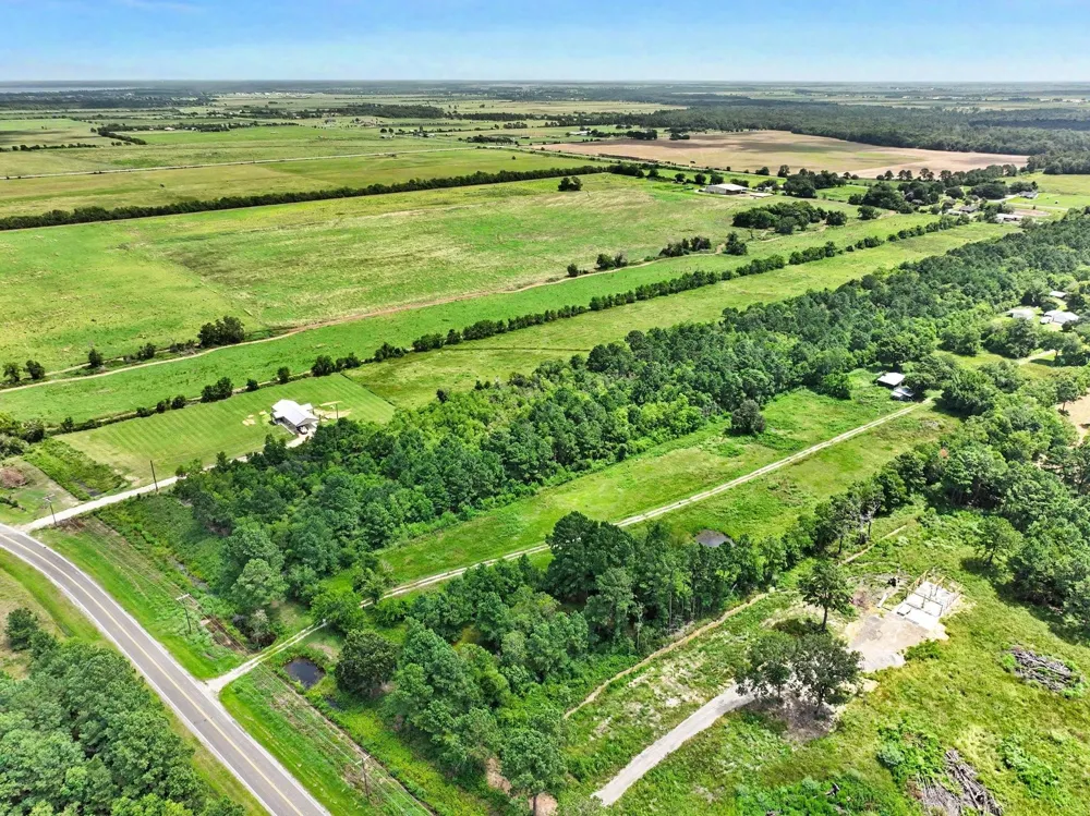 16 S Main Anahuac, TX 77514