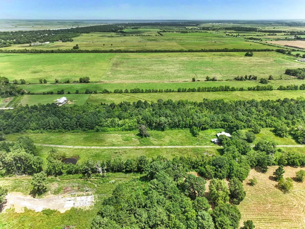 16 S Main Anahuac, TX 77514