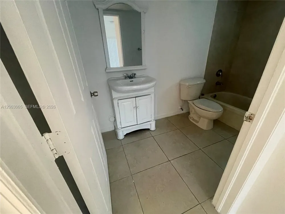 6315 SW 8th St #201 Miami, FL 33144