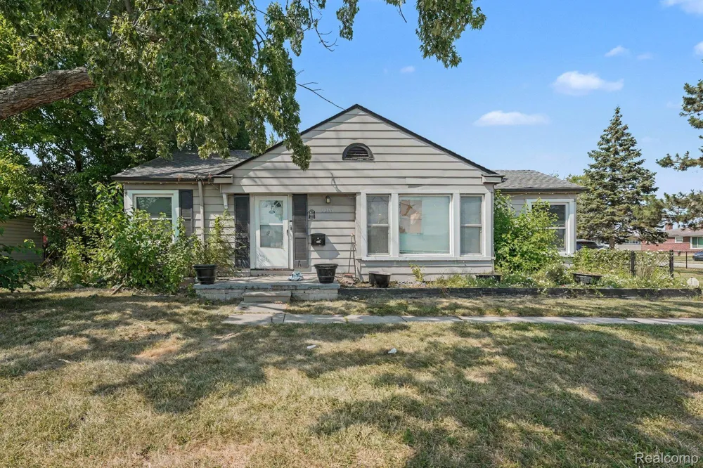 18553 E 10 Mile Road Roseville City, MI 48066