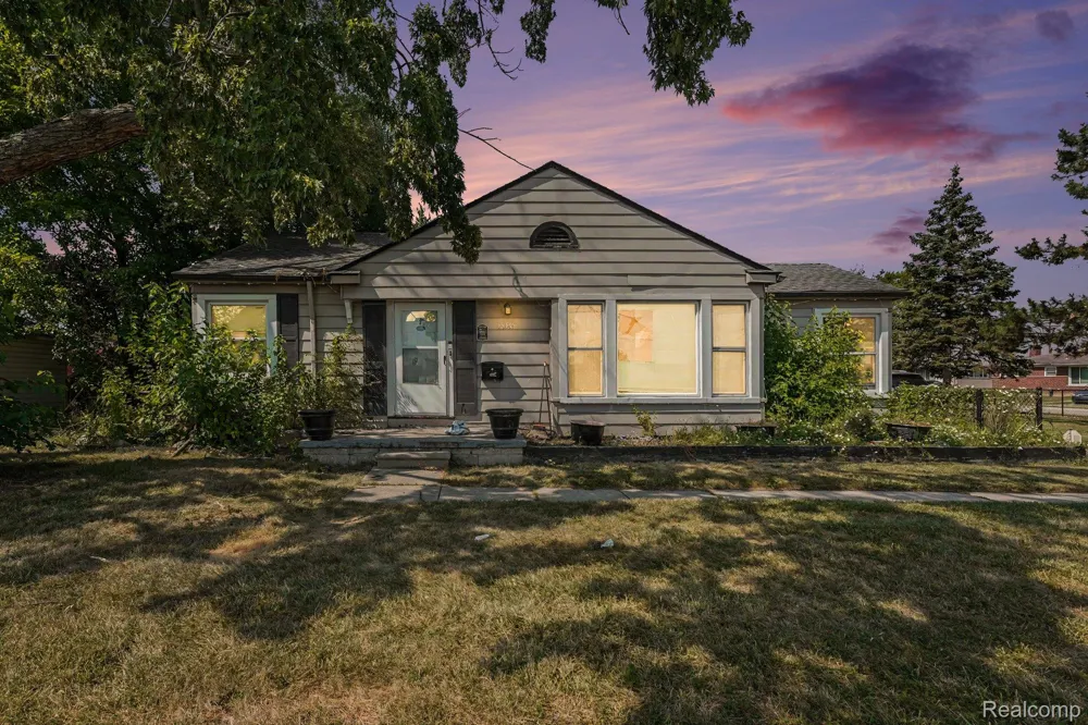 18553 E 10 Mile Road Roseville City, MI 48066