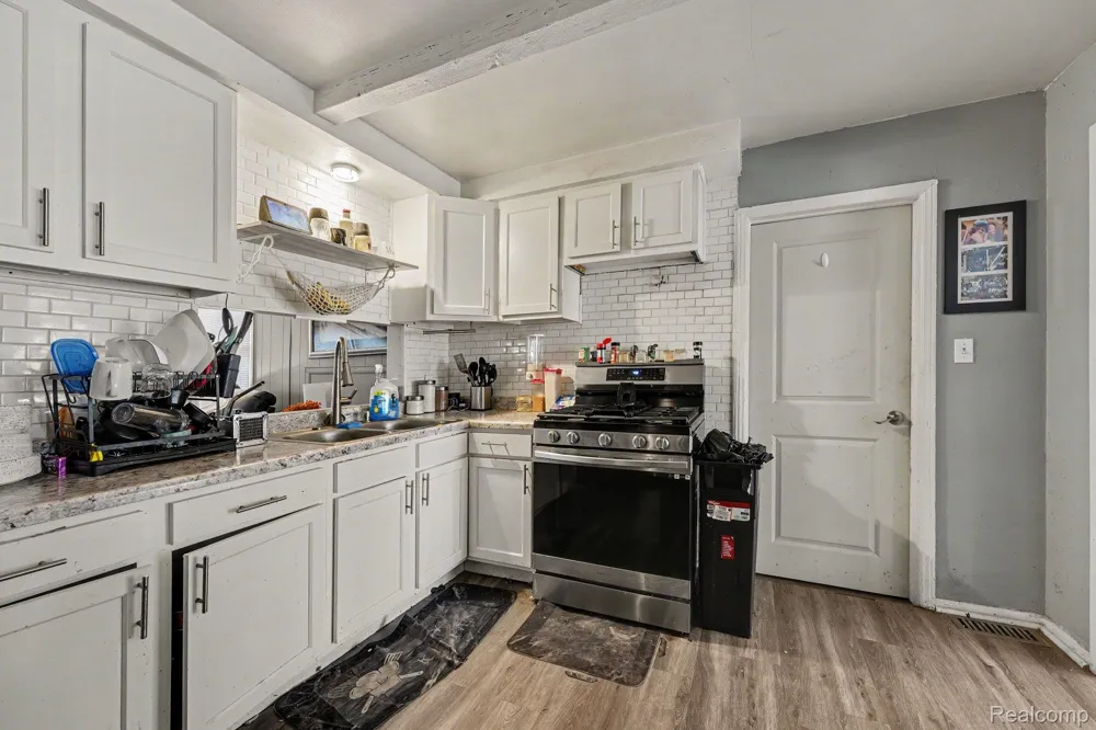 18553 E 10 Mile Road Roseville City, MI 48066
