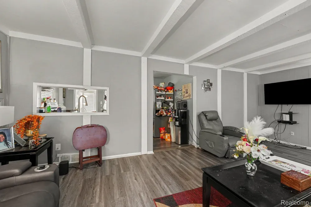 18553 E 10 Mile Road Roseville City, MI 48066