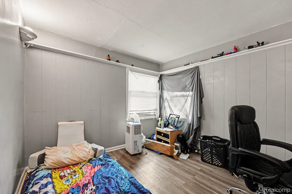 18553 E 10 Mile Road Roseville City, MI 48066