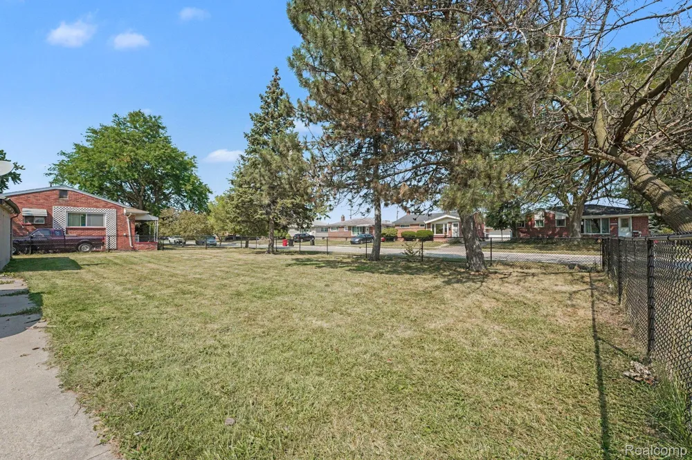 18553 E 10 Mile Road Roseville City, MI 48066