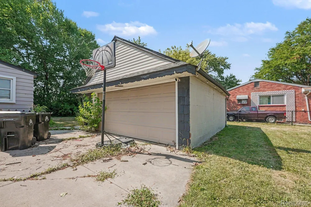 18553 E 10 Mile Road Roseville City, MI 48066