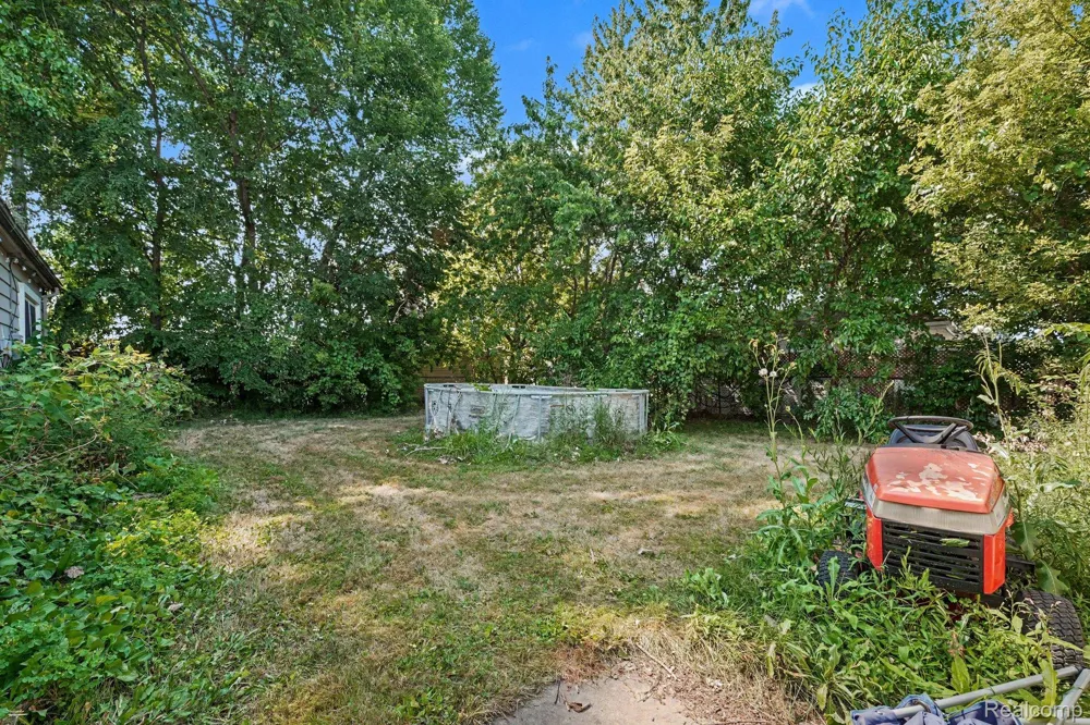 18553 E 10 Mile Road Roseville City, MI 48066