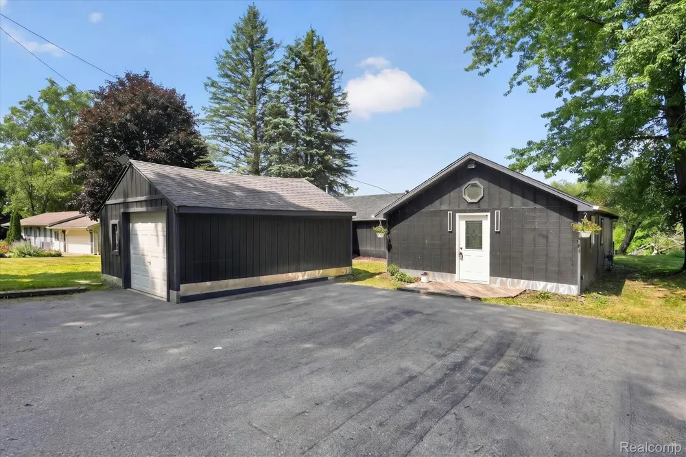 3515 Lakeview Drive Ortonville Village, MI 48462