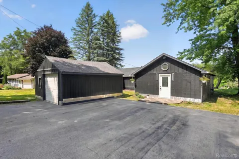 3515 Lakeview Drive