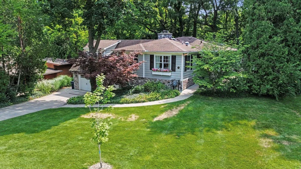 9 E Heatheridge Street Ann Arbor, MI 48104