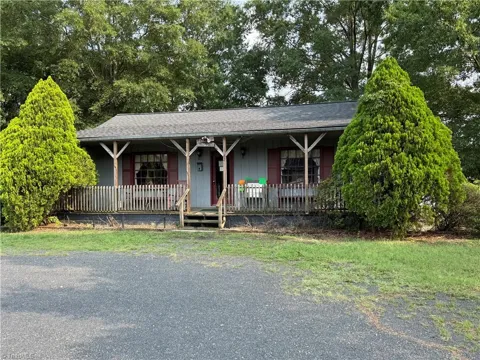 1624 E Meadow Road