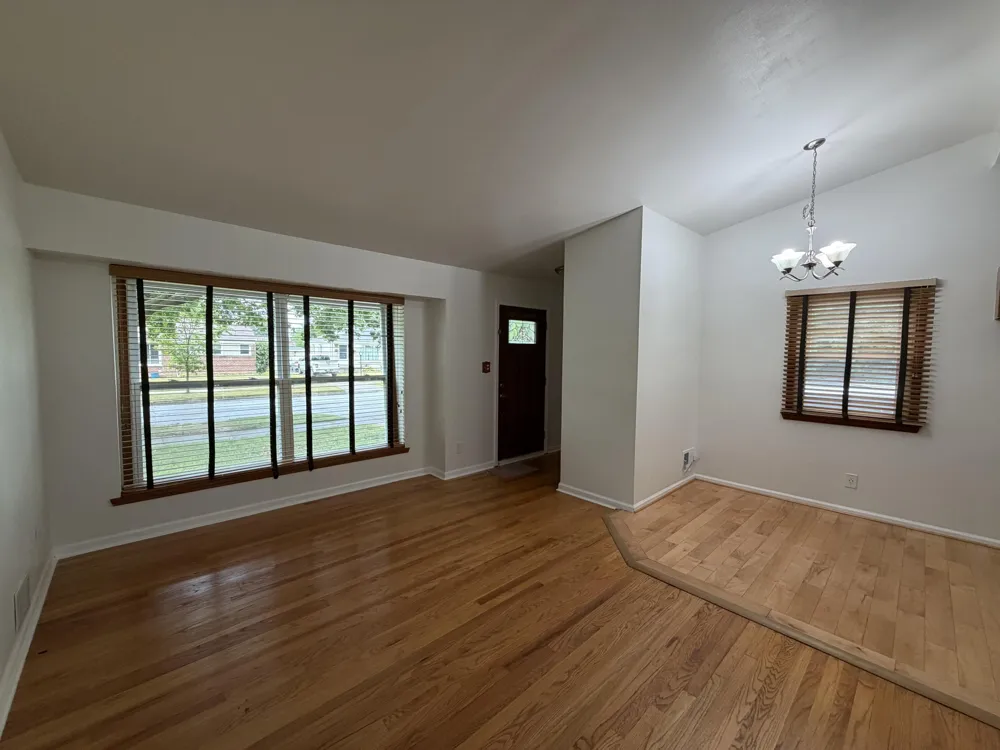 29671 Macintyre Street Livonia, MI 48150