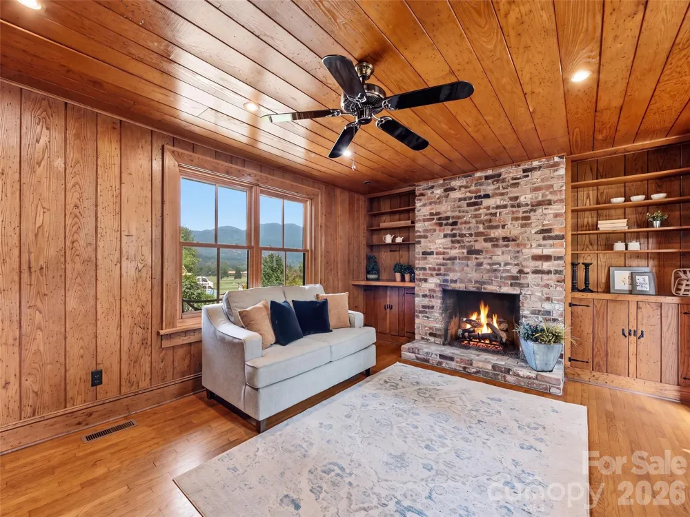 279 Longview Drive Waynesville, NC 28786