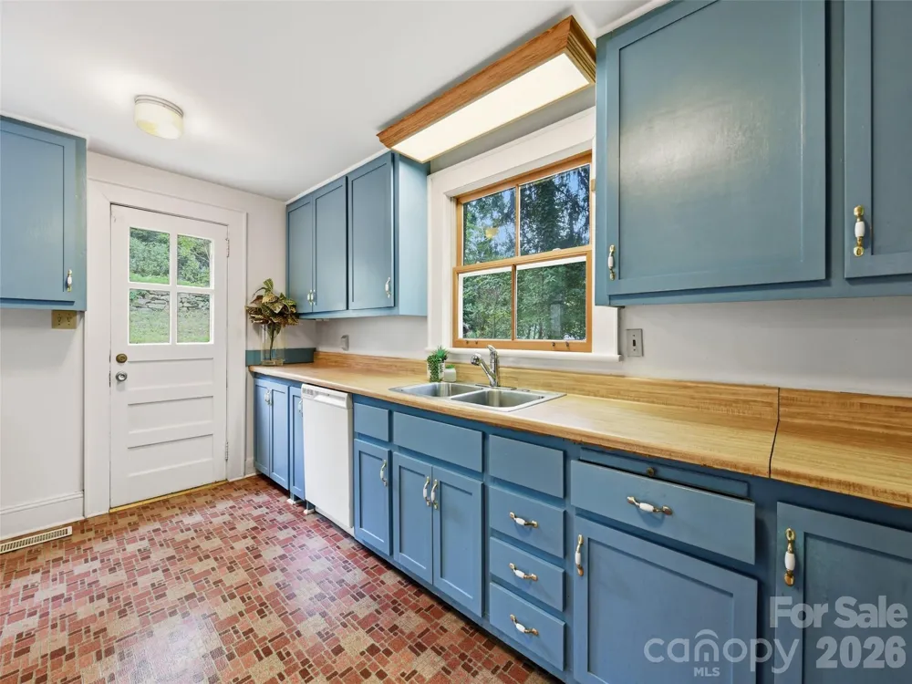 279 Longview Drive Waynesville, NC 28786
