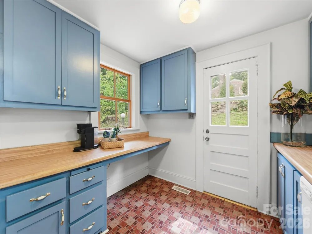 279 Longview Drive Waynesville, NC 28786