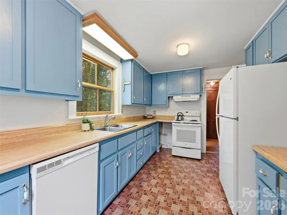279 Longview Drive Waynesville, NC 28786