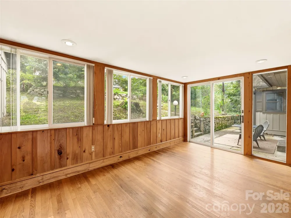 279 Longview Drive Waynesville, NC 28786