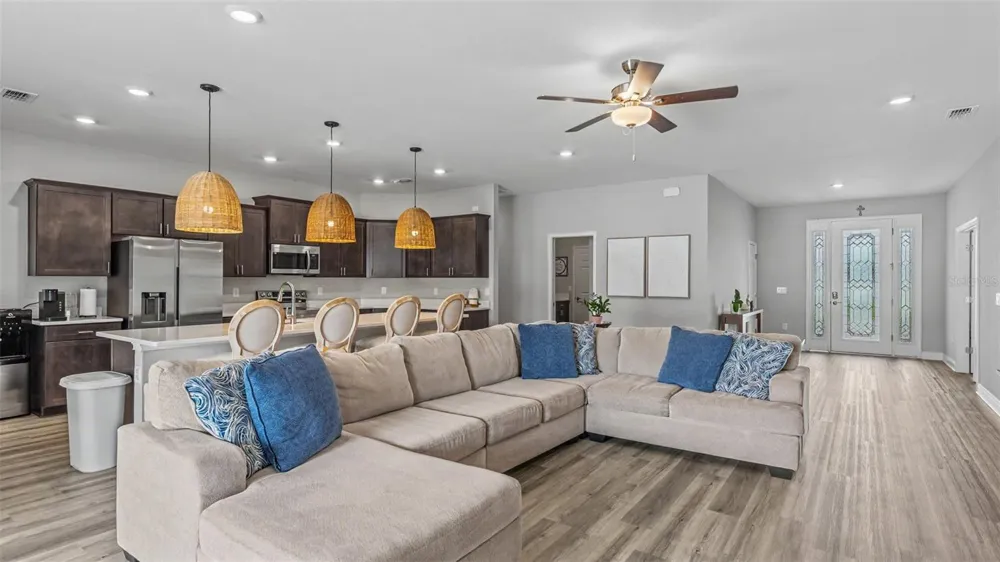 6686 TREYMONT DRIVE Lakeland, FL 33813