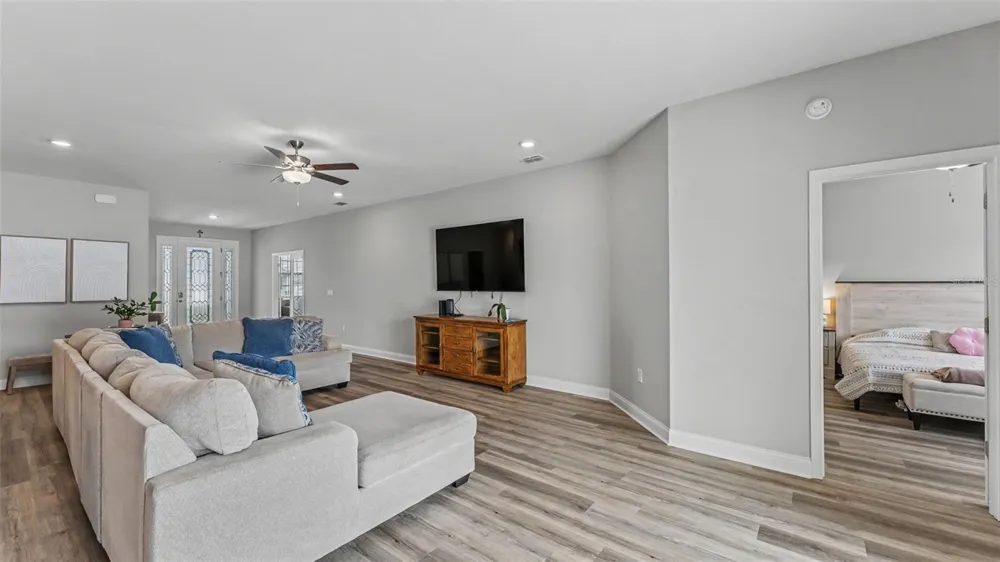 6686 TREYMONT DRIVE Lakeland, FL 33813