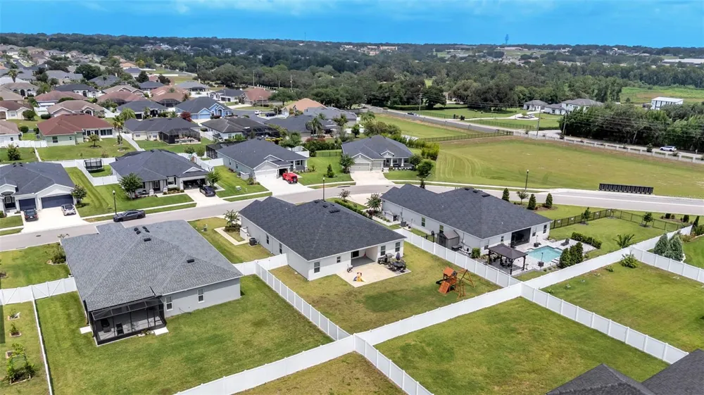 6686 TREYMONT DRIVE Lakeland, FL 33813