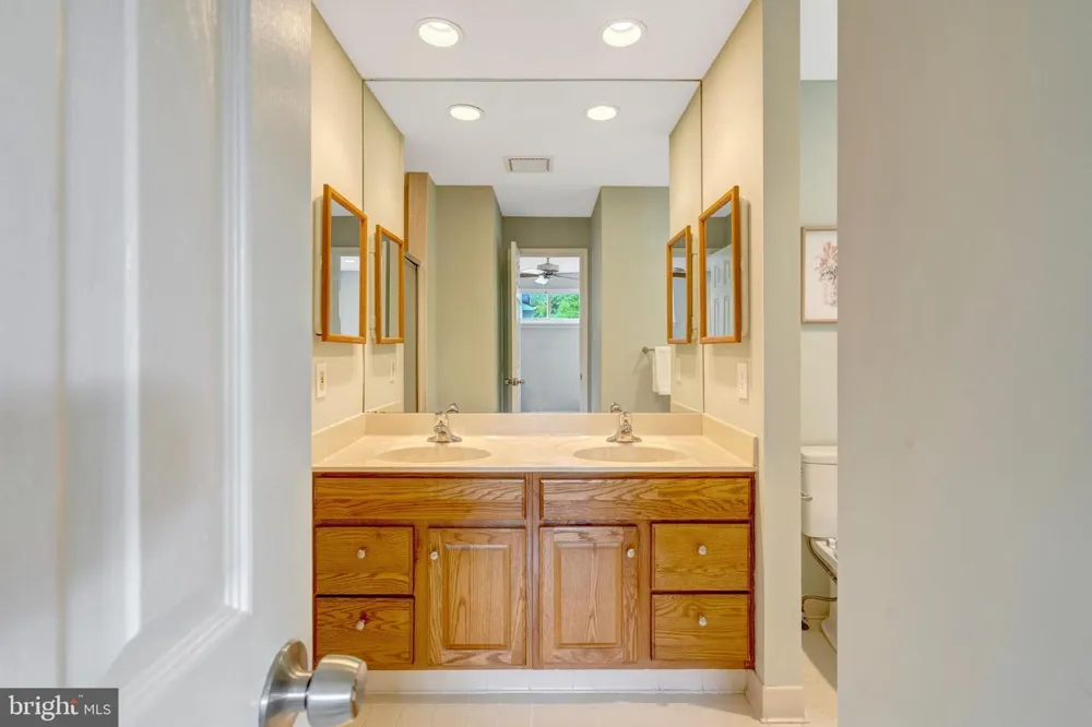 8710 PICCADILLY PLACE Springfield, VA 22151
