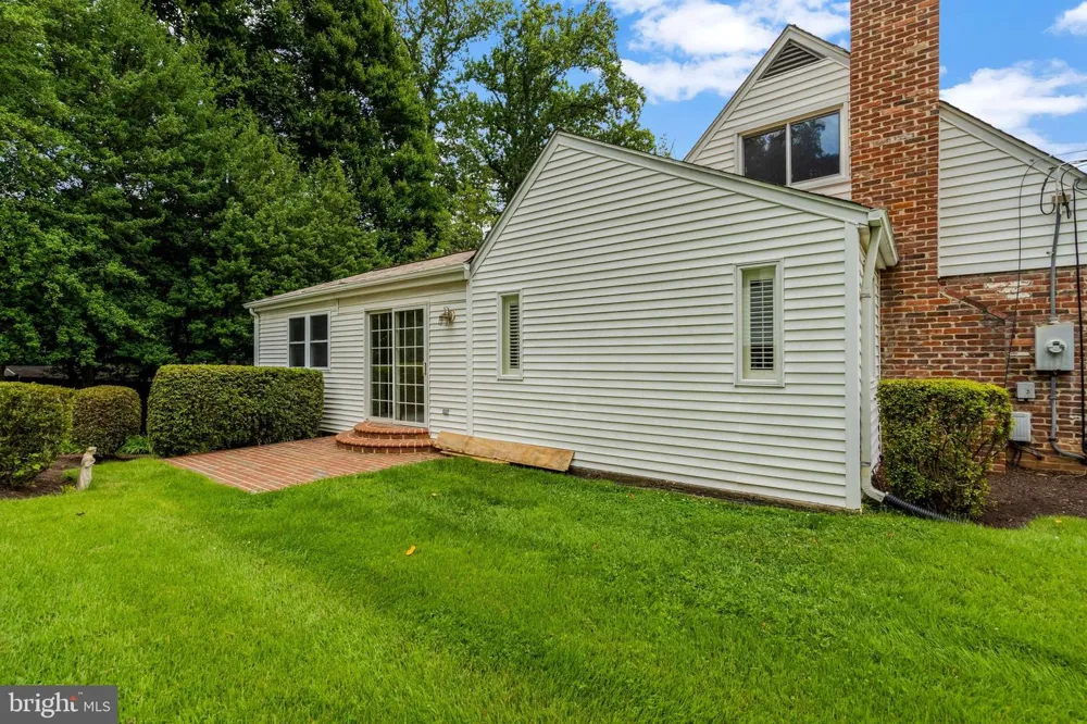 8710 PICCADILLY PLACE Springfield, VA 22151